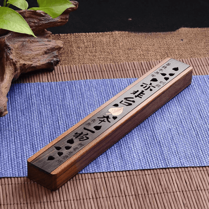 Sculpted ebony and boxwood incense holder with Asian design, adding a zen and elegant touch to your interior space.