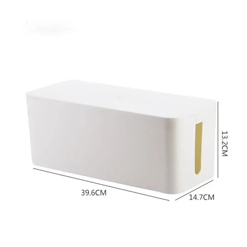 Boîte de rangement blanche pour prises et câbles avec dimensions 39.6CM x 14.7CM x 13.2CM, idéale pour organiser et protéger vos connectiques.