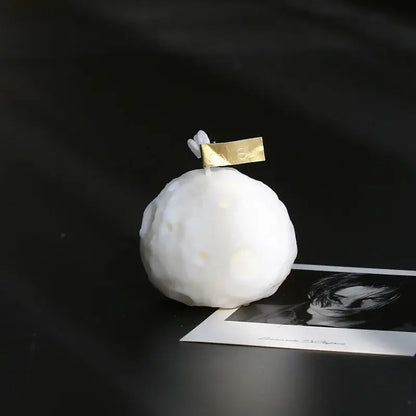 Bougie parfumée géométrique météorite en forme unique 3D, idéale pour la décoration moderne et apaisante de la maison.